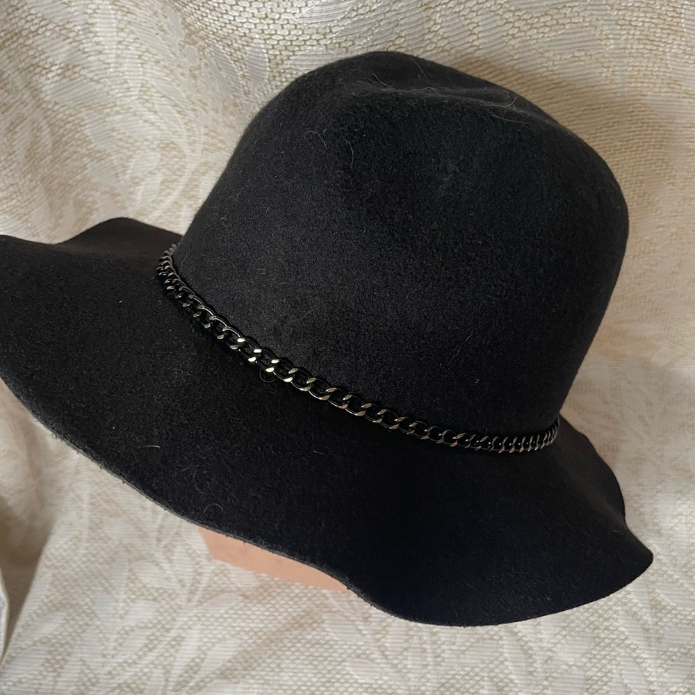 Black Women's Hat with Chain Detail